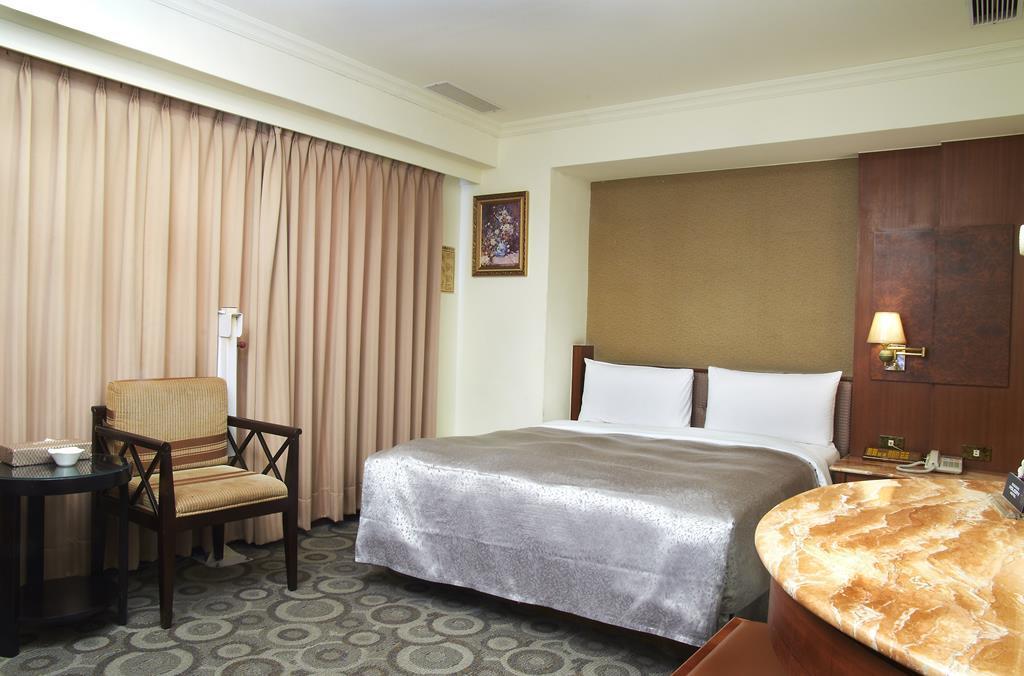 Jing Jing Holiday Hotel Kaohsiung Exterior foto